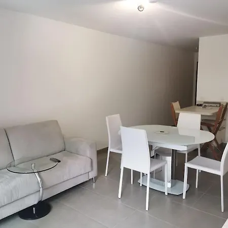 Centre Les Pins 2p White Pearl Garage