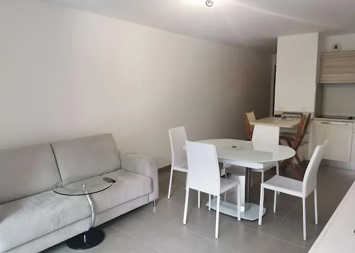 Centre Les Pins 2p White Pearl Garage